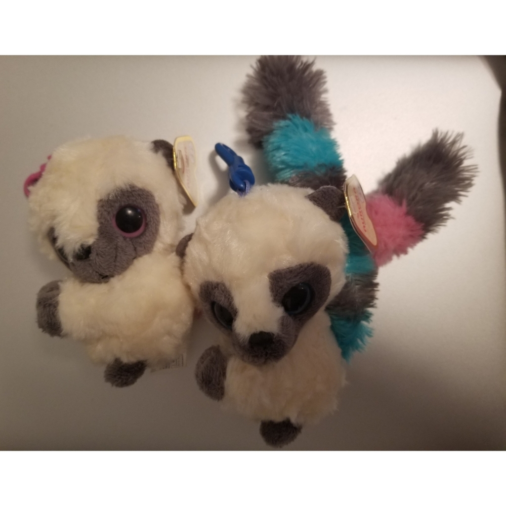 Plush lemurs